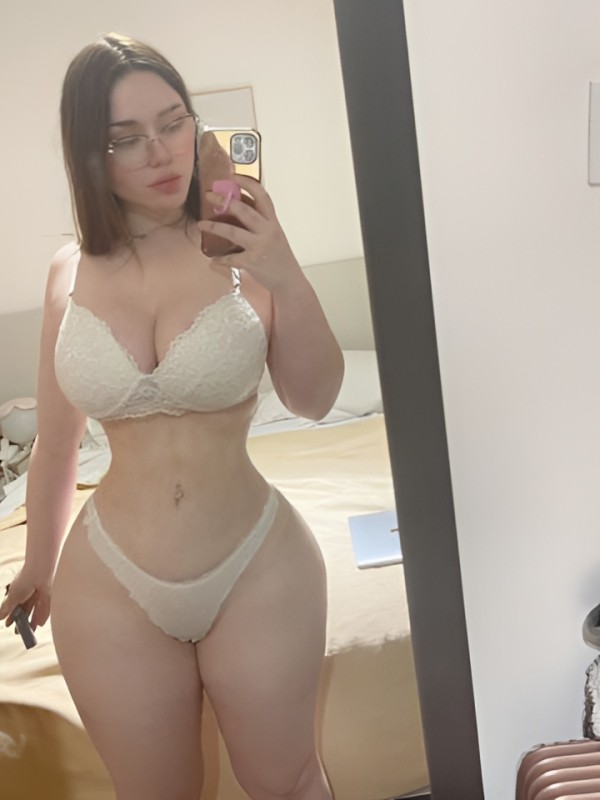 Стефания привлекательная девушка из Игрим цена от 10000 руб